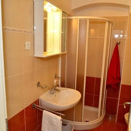Apartment Ferienwohnung In Mit Garten *